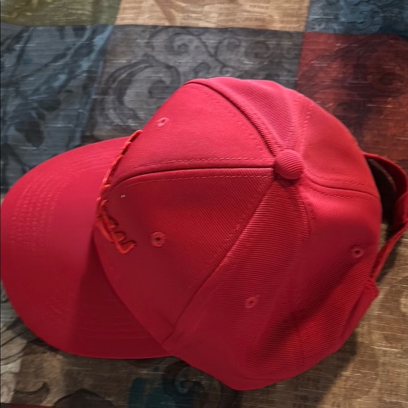 Red Cap - Picture 5 of 6
